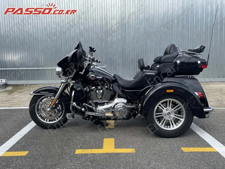 Harley-Davidson Flhtcutg Tri Glide Ultra Classic - фото 1
