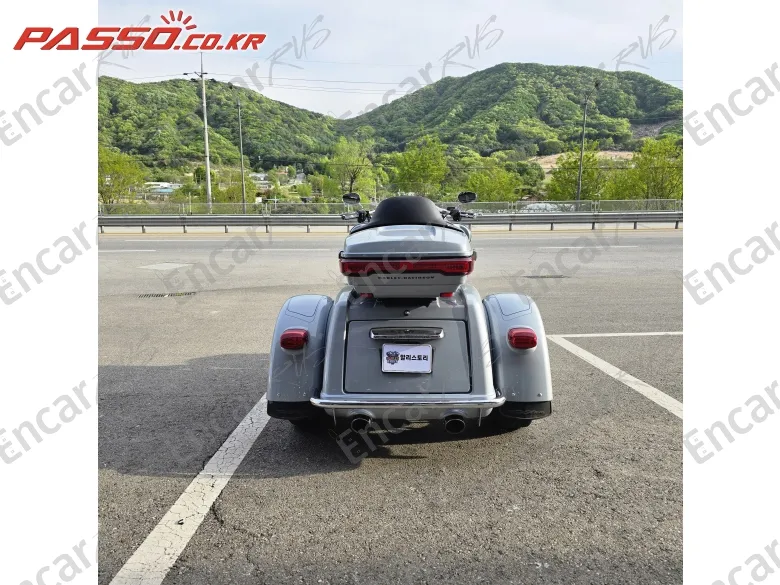 Harley-Davidson Flhtcutg Tri Glide Ultra Classic - фото 2