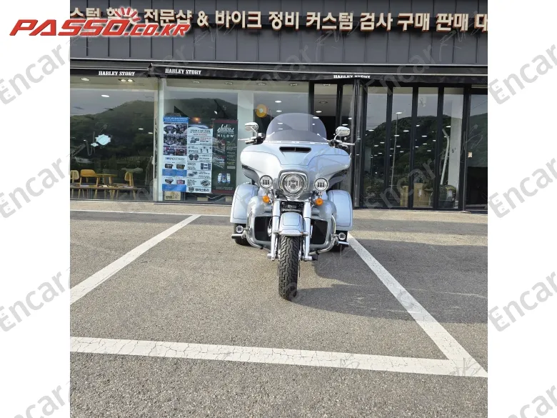 Harley-Davidson Flhtcutg Tri Glide Ultra Classic - фото 3