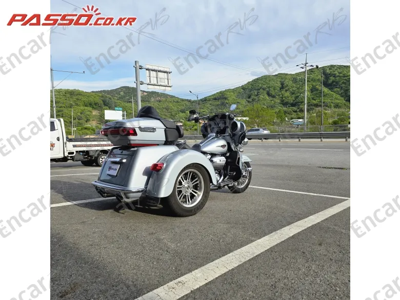 Harley-Davidson Flhtcutg Tri Glide Ultra Classic - фото 4