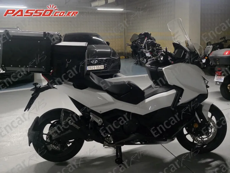Honda Forza 750 - фото 0