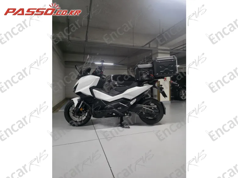 Honda Forza 750 - фото 1