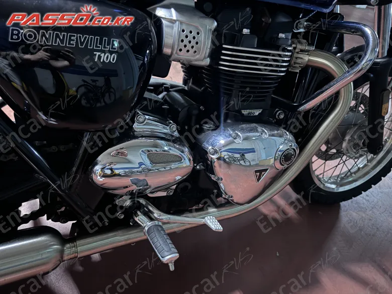 Triumph Bonneville T100 - фото 5