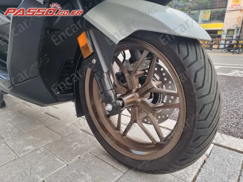 Honda Forza 350 - фото 5