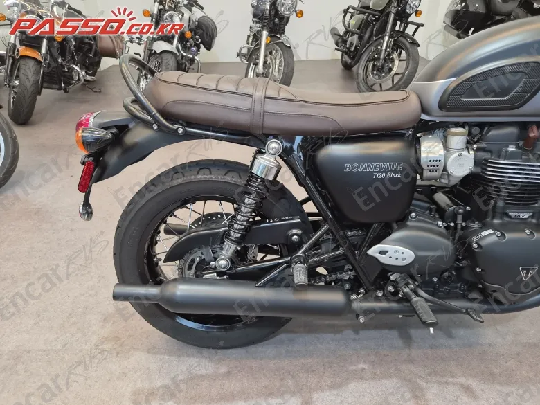 Triumph Bonneville T120 Black - фото 2