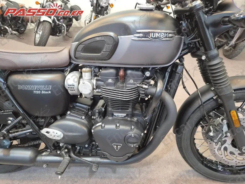 Triumph Bonneville T120 Black - фото 3