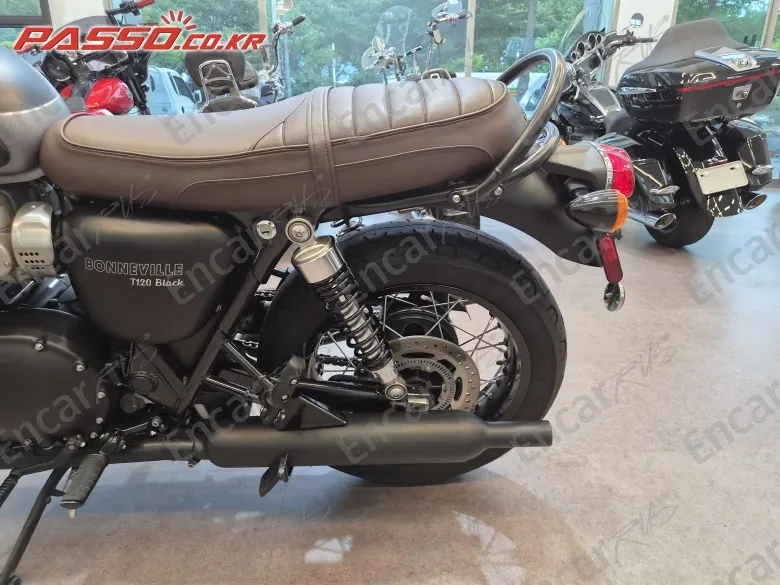 Triumph Bonneville T120 Black - фото 5
