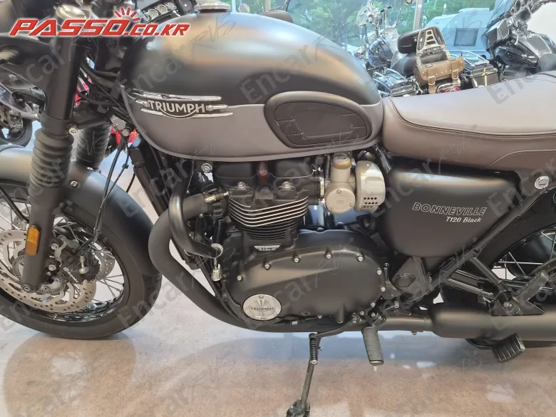 Triumph Bonneville T120 Black - фото 6