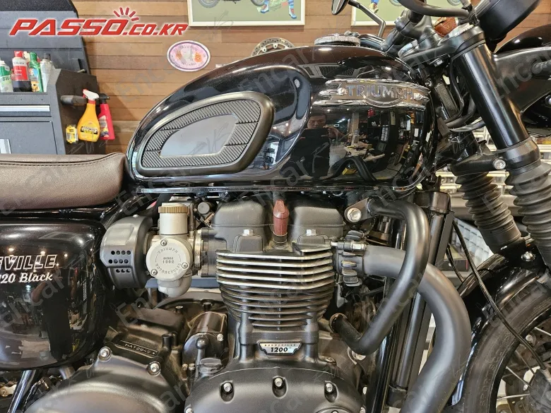 Triumph Bonneville T120 Black - фото 4