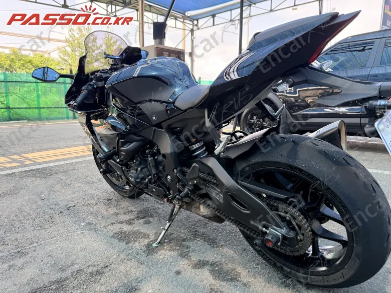 Yamaha Yzf R1 - фото 2