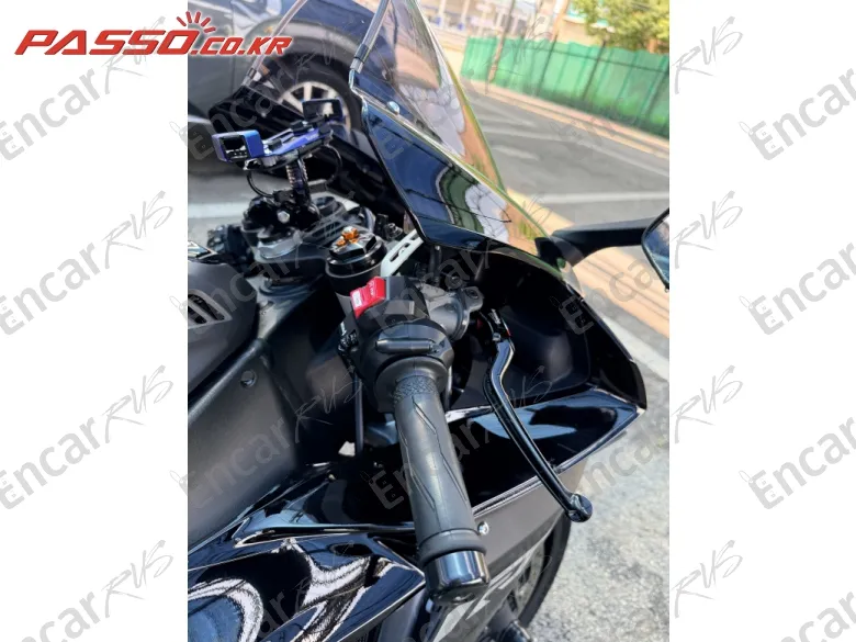 Yamaha Yzf R1 - фото 3