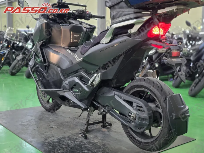 Honda Forza 750 - фото 4