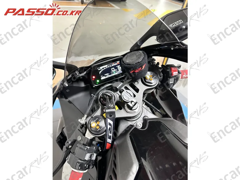Yamaha Yzf R1 - фото 4