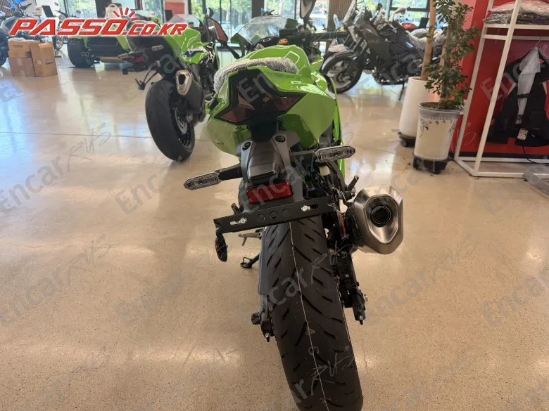 Kawasaki Ninja Zx 4 Rr - фото 2