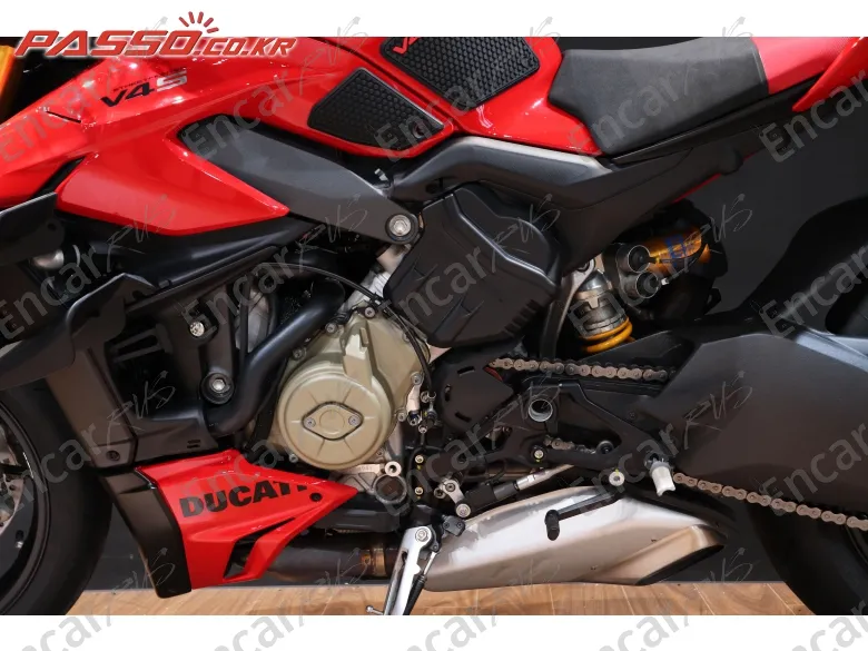 Ducati Streetfighter V4 S - фото 4