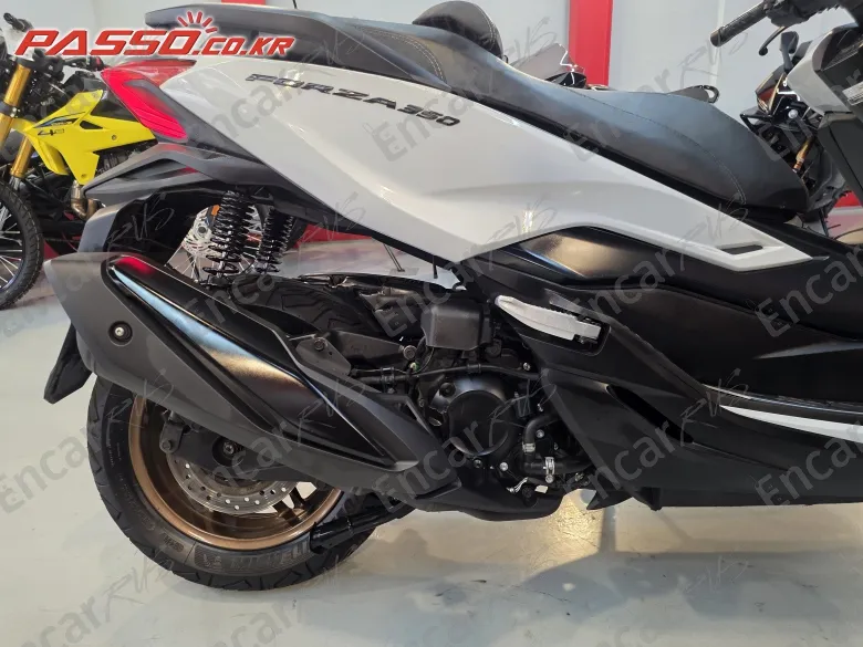 Honda Forza 350 - фото 6