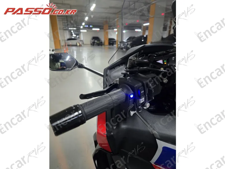 Honda Forza 750 - фото 3