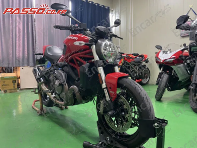 Ducati Monster 821 - фото 0