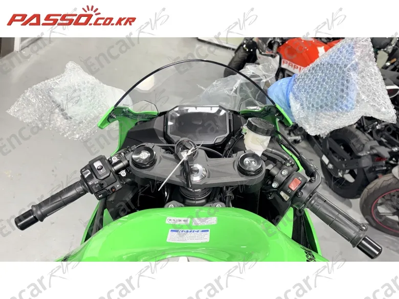 Kawasaki Zx 6 R - фото 3