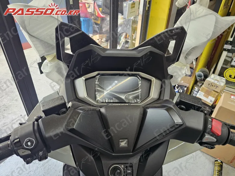 Honda Forza 350 - фото 3