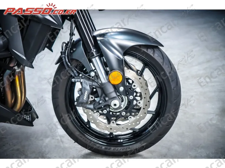 Suzuki Gsx S 750 - фото 5