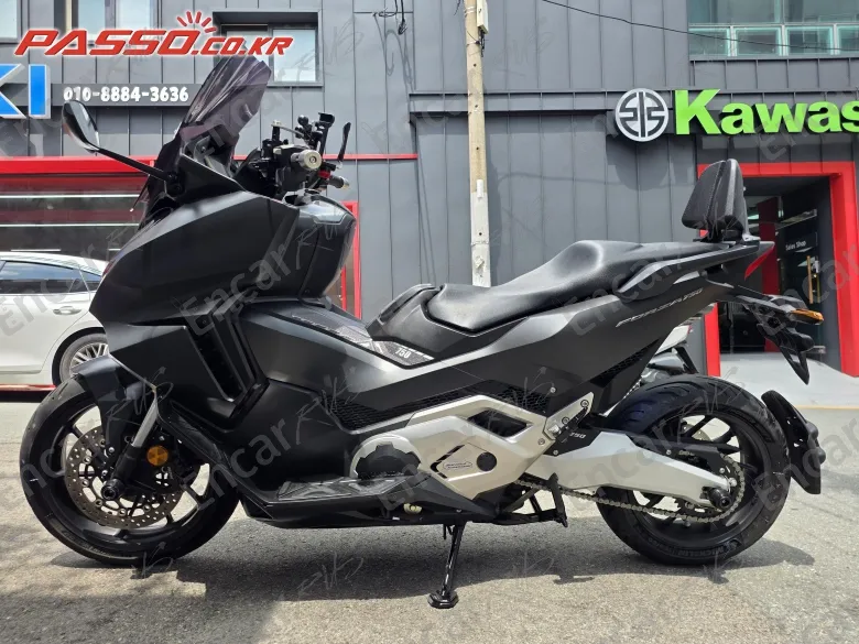 Honda Forza 750 - фото 1