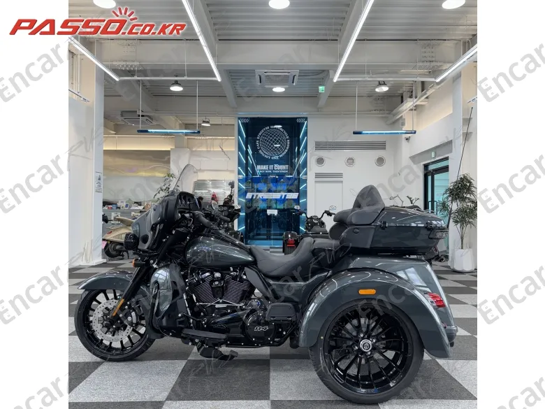 Harley-Davidson Flhtcutg Tri Glide Ultra Classic - фото 1