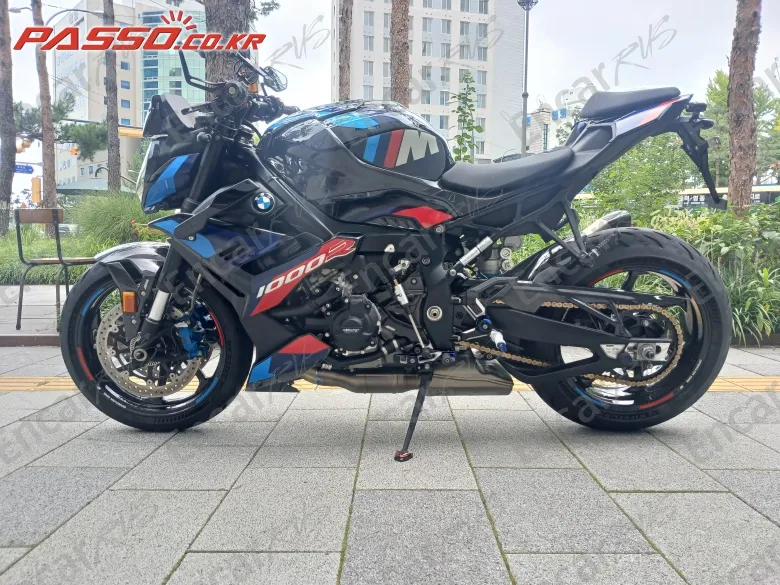 BMW M 1000 R - фото 1