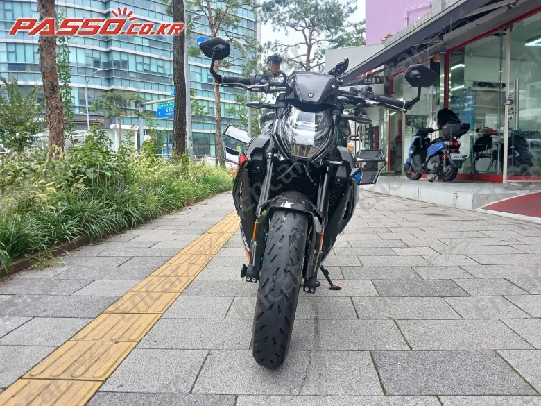 BMW M 1000 R - фото 2