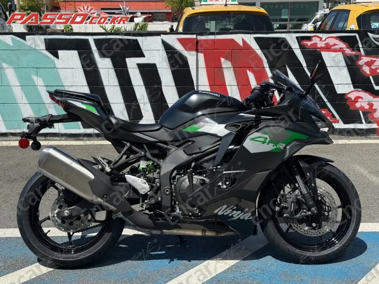 KAWASAKI NINJA ZX 4 RR - фото 0