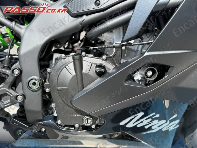 KAWASAKI NINJA ZX 4 RR - фото 4