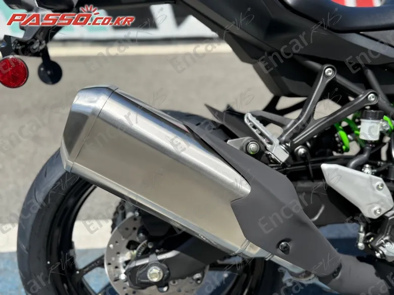 KAWASAKI NINJA ZX 4 RR - фото 6