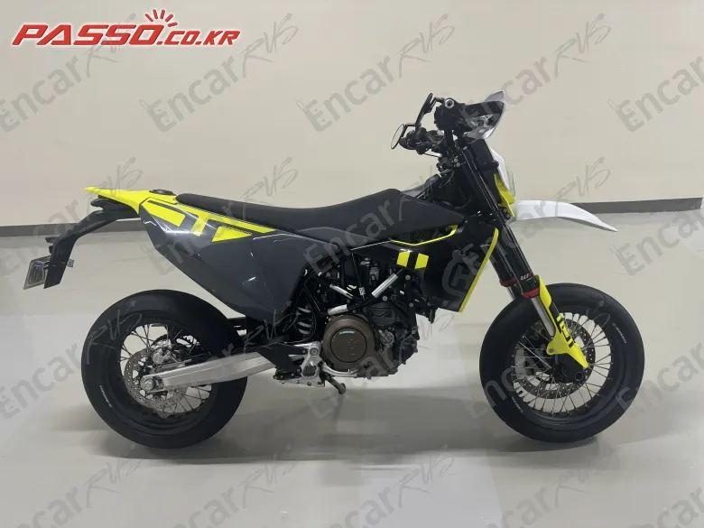 Husqvarna 701 Supermoto - фото 0
