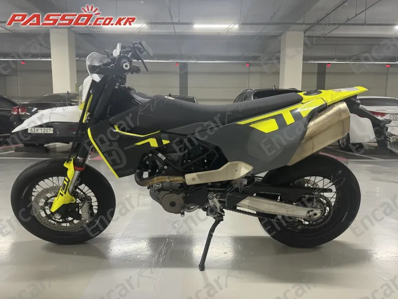Husqvarna 701 Supermoto - фото 1