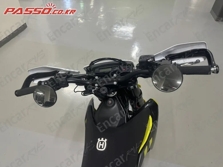 Husqvarna 701 Supermoto - фото 3