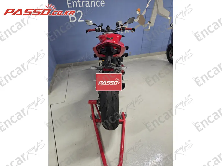DUCATI STREETFIGHTER V2 - фото 2