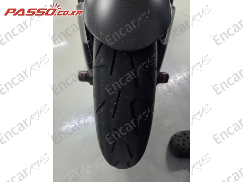 DUCATI STREETFIGHTER V2 - фото 4