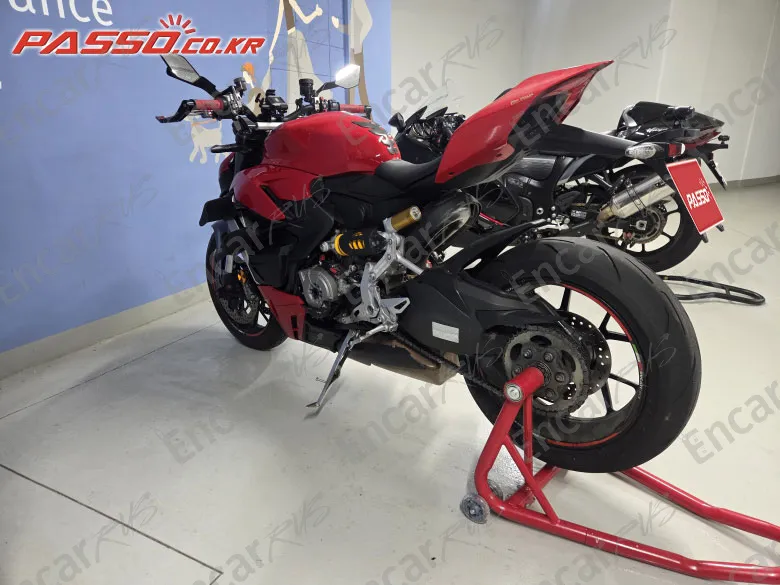 DUCATI STREETFIGHTER V2 - фото 6