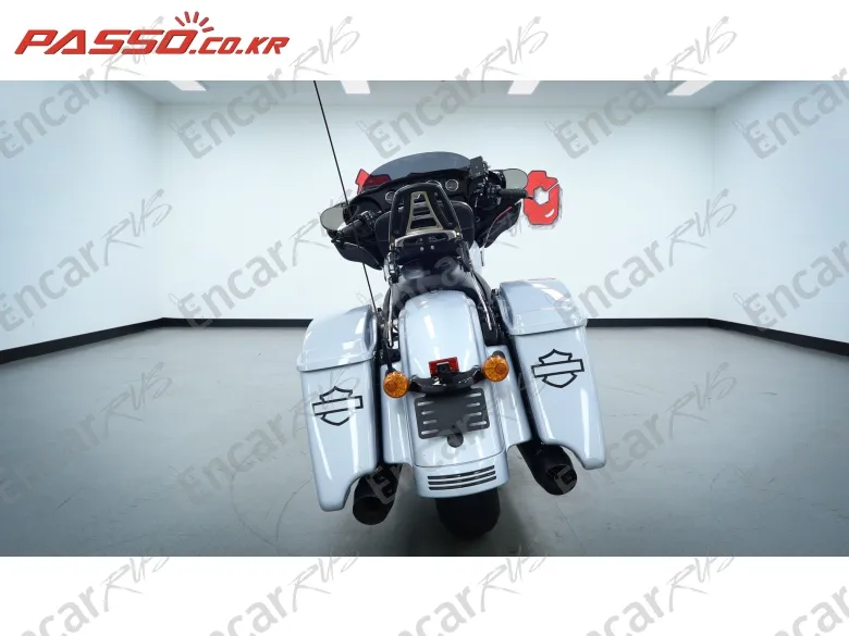 HARLEY-DAVIDSON FLHXS STREET GLIDE SPECIAL - фото 2