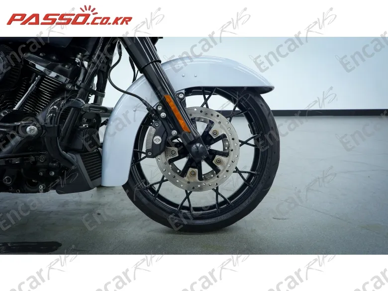 HARLEY-DAVIDSON FLHXS STREET GLIDE SPECIAL - фото 5