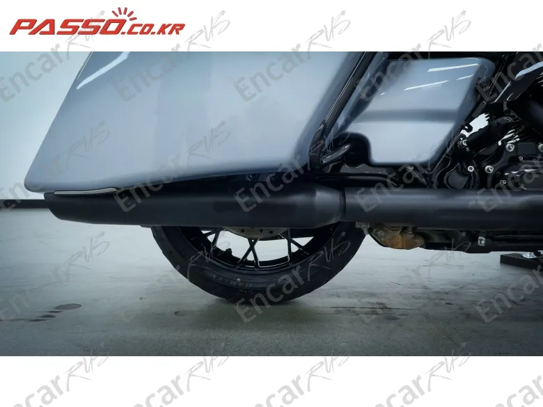 HARLEY-DAVIDSON FLHXS STREET GLIDE SPECIAL - фото 6