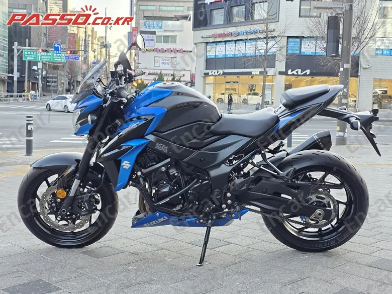 Suzuki Gsx S 750 - фото 1
