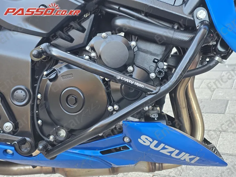 Suzuki Gsx S 750 - фото 4