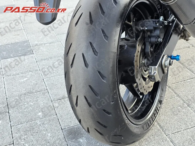 Suzuki Gsx S 750 - фото 5