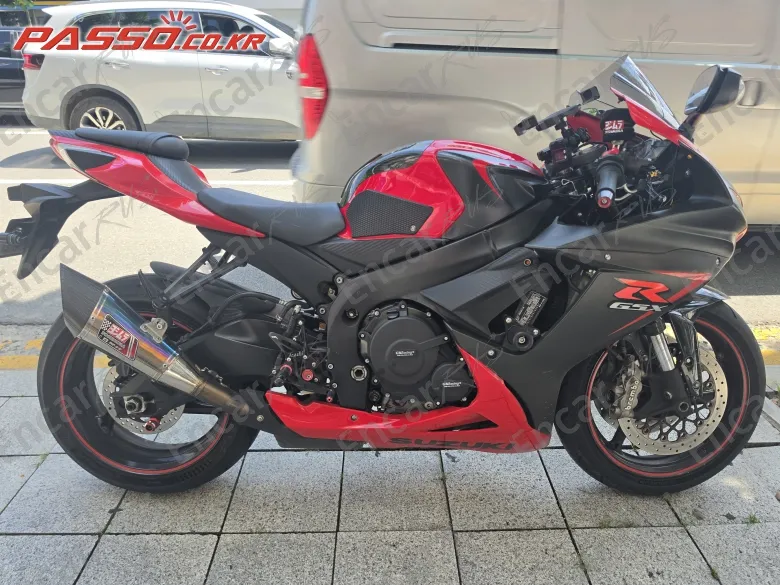 SUZUKI GSX R 600 - фото 0