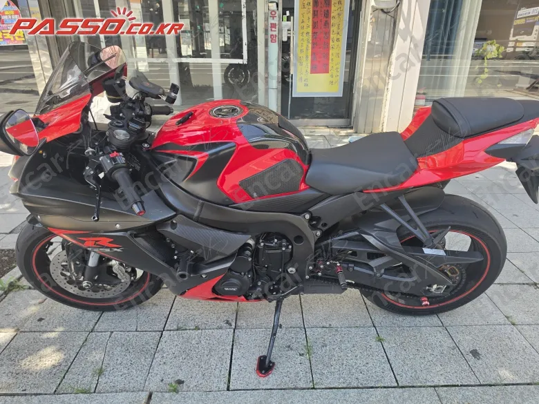 SUZUKI GSX R 600 - фото 1