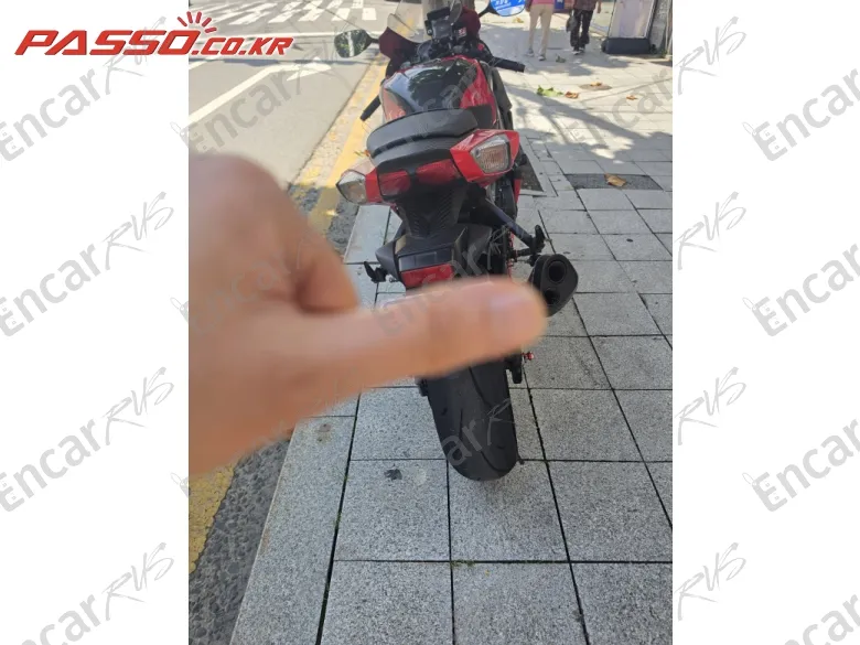 SUZUKI GSX R 600 - фото 2