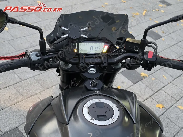 Suzuki Gsx S 750 - фото 3