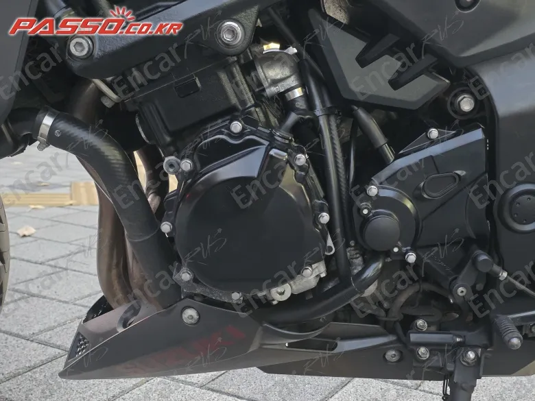 Suzuki Gsx S 750 - фото 4