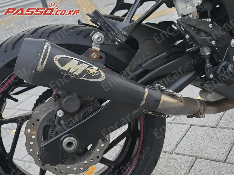 Suzuki Gsx S 750 - фото 6